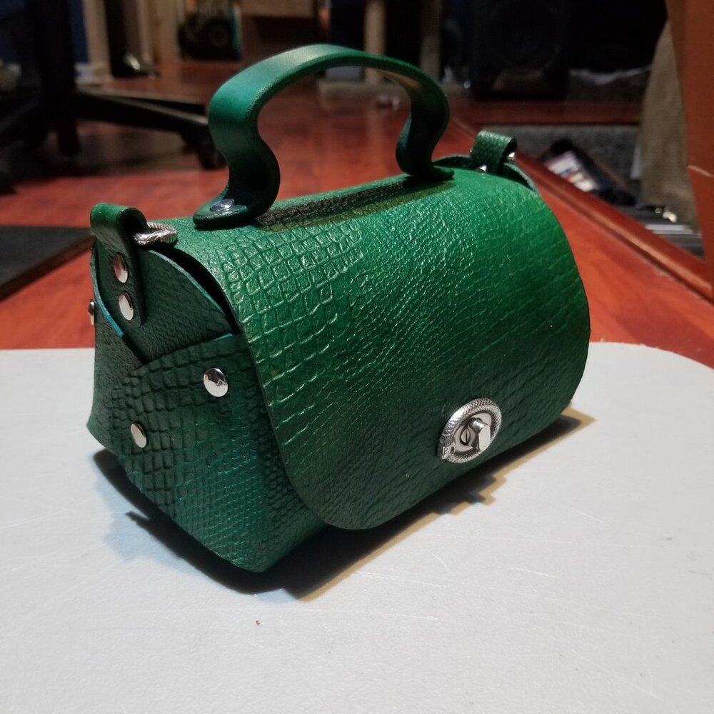 All Customized 100% Hand-crafted Leather Hand Bags!